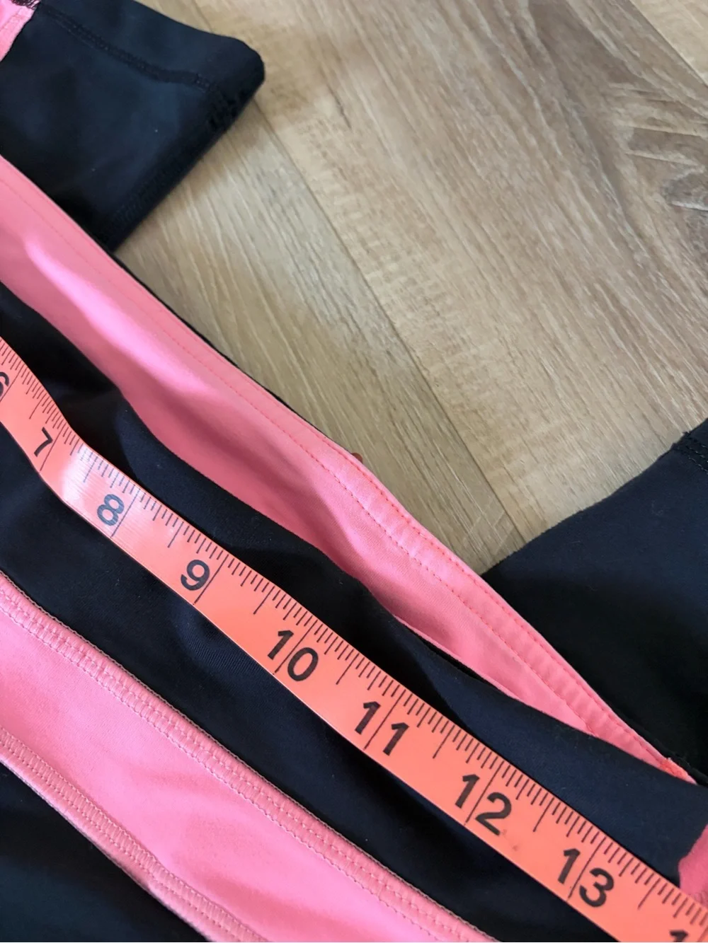 lululemon Women’s Size 6 Black Pink Cropped Athletic Leggings 21.5” Inseam